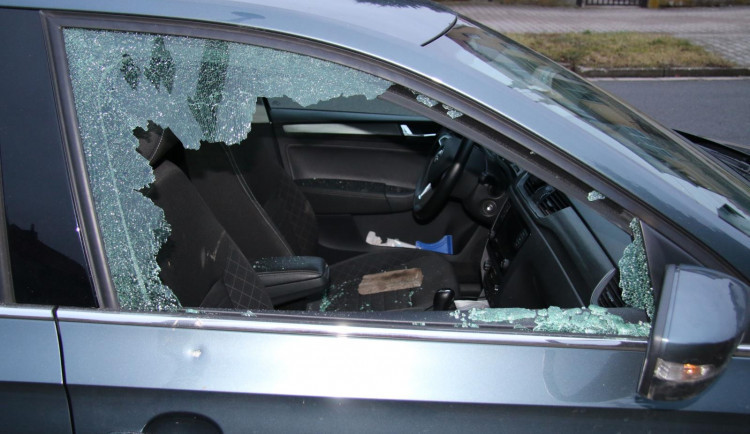 Hradecká drbna - auto