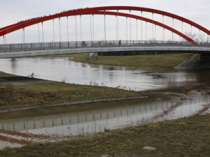 Hladina řeky Moravy po dosažení svého maxima klesá