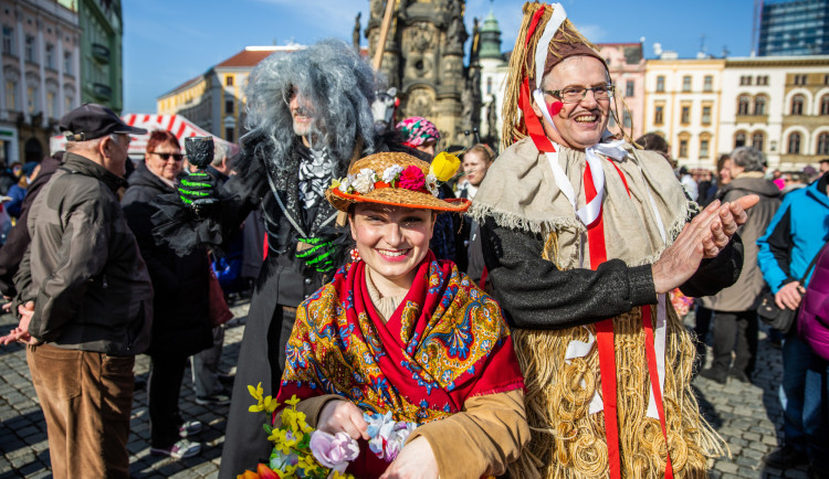 Masopustní veselí loni na náměstí přilákalo tisíce lidí