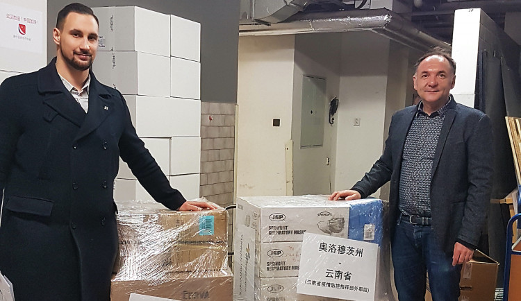 materiální pomoc Yunnanu