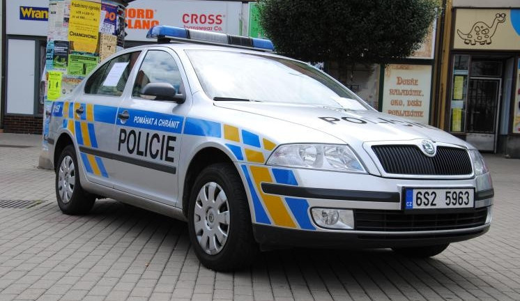 size4-15749365758665-124-policie