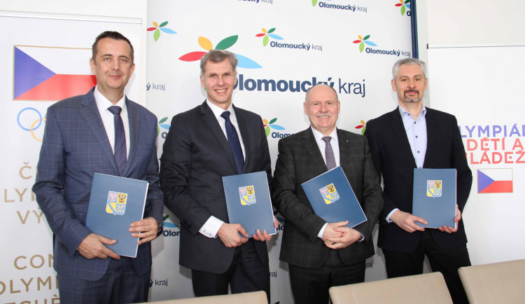 fotka z podpisu smlouvy