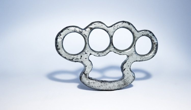 brass-knuckles-1258994_1920