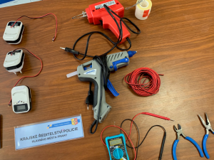 Zadržené věcí u skimmerů.