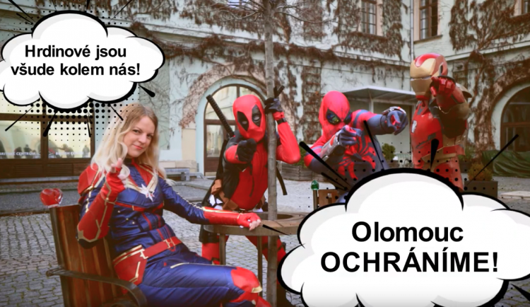 VIDEO: Hrdinové jsou všude kolem nás! Podívejte se na nové univerzitní video na téma koronavirus