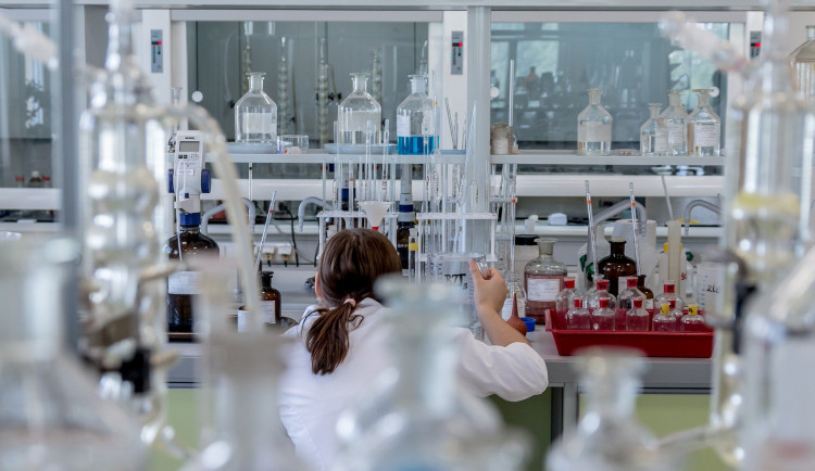 laboratory-2815640_1920