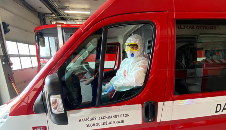 Hasiči v Olomouckém kraji pomáhají od víkendu rozvážet krajany, kteří se vrátili ze zahraničí