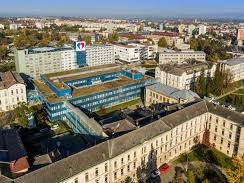 Fakultní nemocnice v Olomouci uzavřela některé vstupy, funkční jsou tři