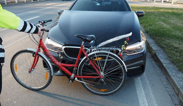 Nepozorný řidič srazil cyklistu. Ten nadýchal jedno promile