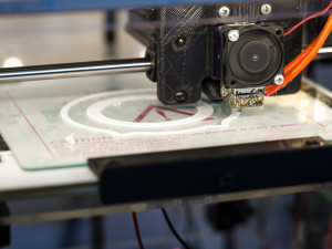 Prostějov daruje ochranné štíty tisknuté na 3D tiskárnách