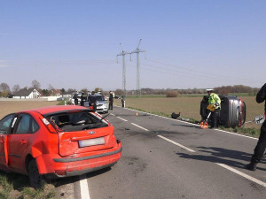 VIDEO: Zběsilý řidič  pronásledovaný policií po cestě několikrát boural. Plnou rychlostí naboural do protijedoucího auta