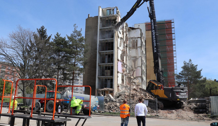 Demoliční práce potrvají asi dva týdny
