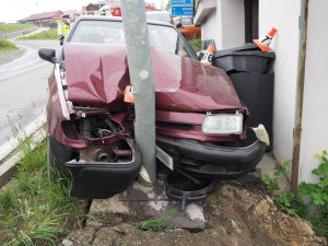 Mladík řídil v Lošticích pod vlivem alkoholu. S Felicií naboural do sloupu a zranil sebe i dva spolucestující