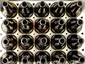 Plast, sklo nebo hliník? Čeští vědci zkoumali skladování piva a obalové materiály