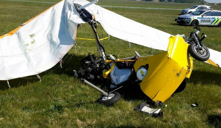 FOTO: Na olomouckém letišti v sobotu spadlo rogalo