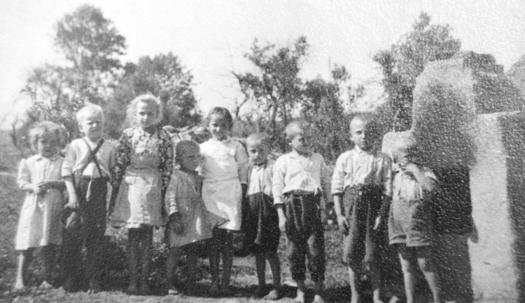 Děti v obci Vyšná Pisaná