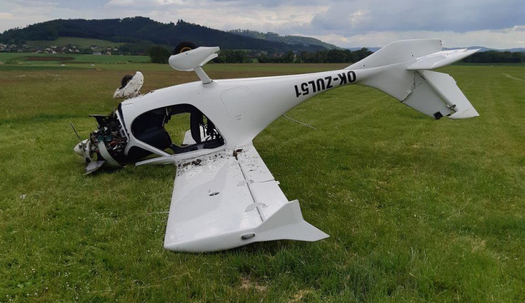 Na letišti na Krásném havarovalo letadlo při přistávání. Nehoda se obešla bez zranění