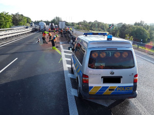 FOTO: Nehoda kamionu ráno zablokovala dálnici D46, už se jezdí jedním pruhem