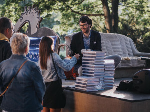 FOTO: Olomoucký cestovatel pokořil Korunu Evropy. Na letňáku pokřtil ve středu knihu