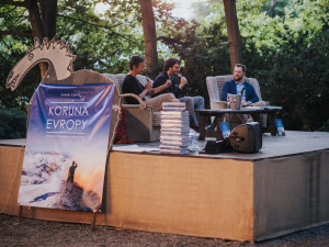 FOTO: Olomoucký cestovatel pokořil Korunu Evropy. Na letňáku pokřtil ve středu knihu