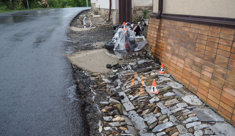 FOTO: Večer ve znamení nehod. Zranilo se několik lidí, pro jednoho letěl vrtulník