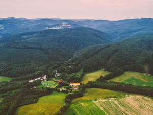 Turistická stezka v přírodní rezervaci Račí údolí se dočkala opravy