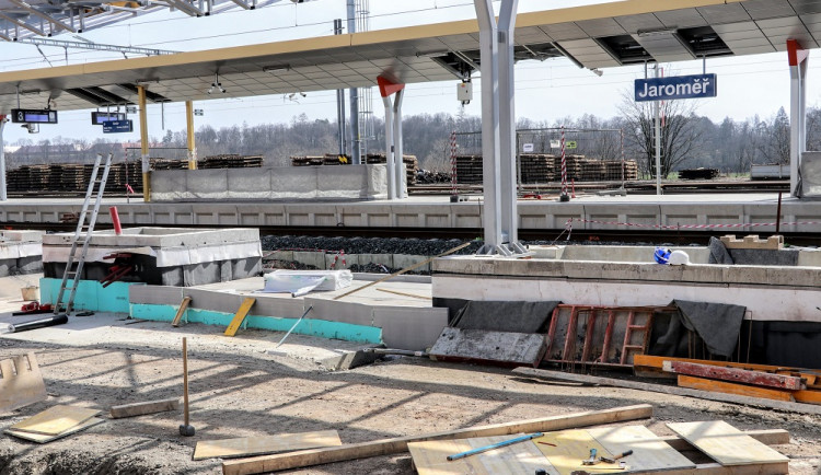 Na cestující čeká kvůli opravě nádraží v Jaroměři rozsáhlá výluka