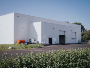 Firma M.L.S. Holice se s koronakrizí vyrovnala dobře. Zaměstnanci dobrovolně šili, rozbíhá se nová výroba