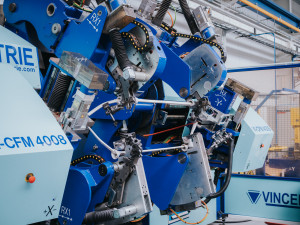 Firma M.L.S. Holice se s koronakrizí vyrovnala dobře. Zaměstnanci dobrovolně šili, rozbíhá se nová výroba