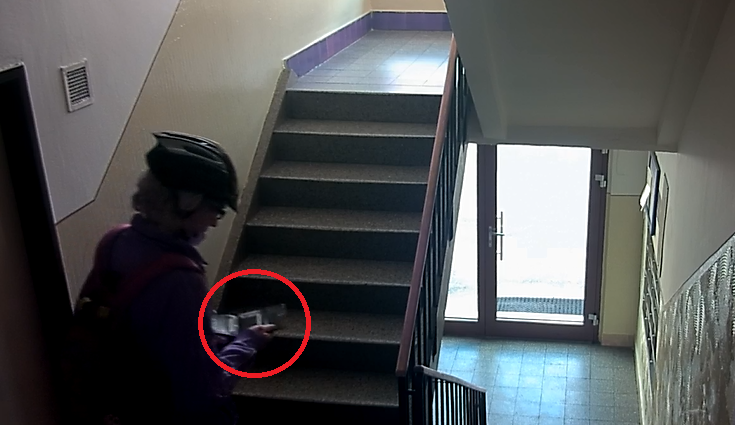 VIDEO: Vydával se za poslíčka, přitom ale vykrádal seniorům peněženky