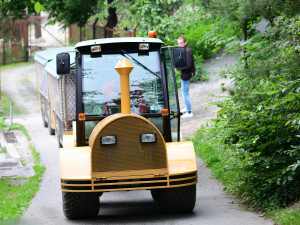 FOTO: První vlčí safari v republice! Olomoucká zoo dnes zahájila provoz safarivláčku