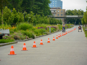 FOTO: Štafety na vozíku se účastnili hokejisté i zpěváci. Plánuje se už další zajímavá akce