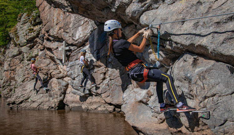 U Hluboké nad Vltavou vznikla nová ferrata, vhodná je i pro rodiny s dětmi