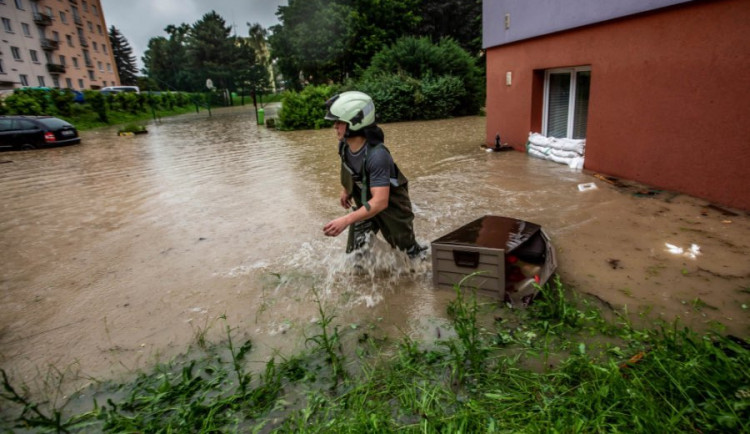 Povodně, které se prohnaly ve čtvrtek krajem napáchaly škodu odhadem za 17 milionů