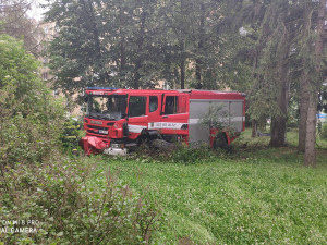 Při nehodě hasičské cisterny a osobního auta v Olomouci na Foerstrově ulici se zranili tři lidé