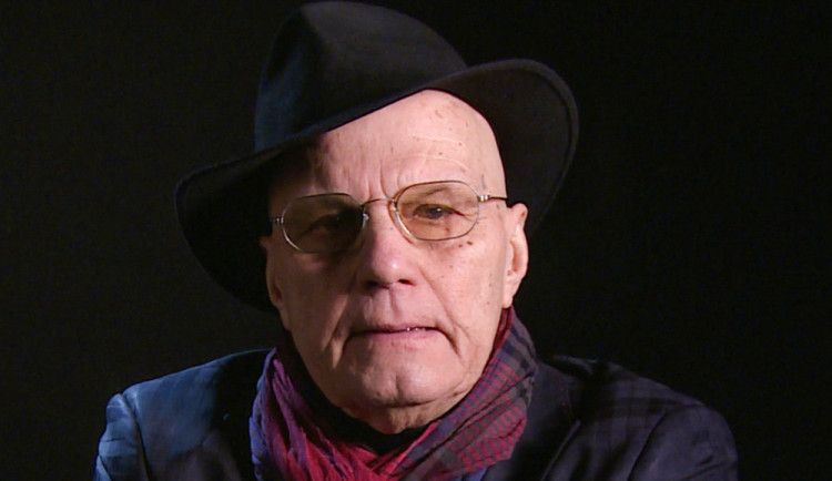 Jsi tady jediný chlap, musíš se o ty holky postarat, říkal tatínek, když ho odváděla bezpečnost, vzpomíná elegán Přeučil