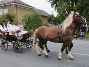 První červencový víkend nabídně Jízdu králů v Doloplazech. Bude krojované mše i koncerty