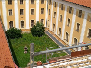 FOTO: Vlastivědné muzeum v Olomouci pokračuje s rozsáhlou opravou střechy