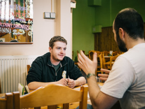 Jadrošova Krčma přečkala karanténu díky štamgastům. Pivo od Jadrníčka si teď dáte i na zahrádce