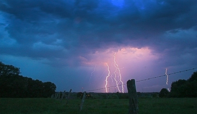 Meteorologové rozšířili varování. Východní Čechy zasáhnou odpoledne silné bouře