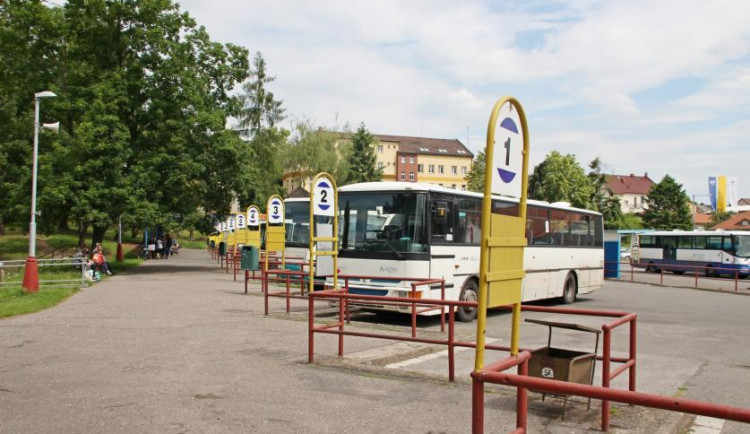 Autobusové nádraží ve Dvoře nově ohlídají kamery