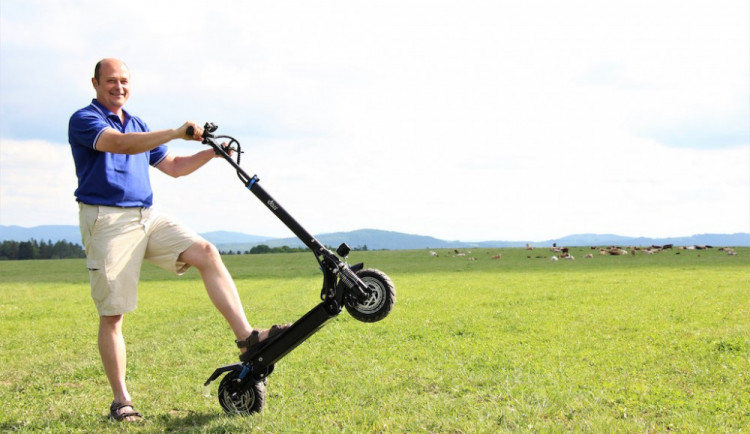 Firma Epic: Elektrické koloběžky City Boss jsme vyladili na základě bohatých zkušeností. Nyní jde do prodeje nová řada