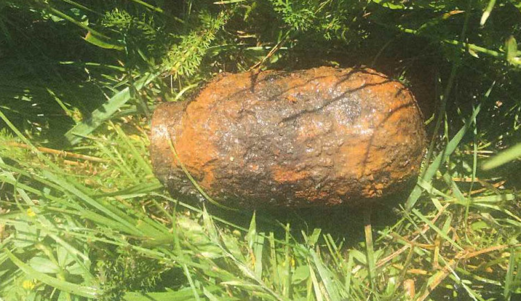 Dělník našel při výkopových pracích ruční granát