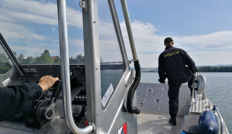 Policie spustila preventivní akci. Zaměřuje se na rekreační areály, vodní plochy i silnice