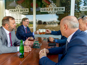 Koronavirovou krizi jsme zvládli skvěle především díky občanům. Vláda nemá recept na nastartování ekonomiky, říká Petr Fiala