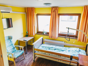 V domě domácí péče ADP-SANCO se s koronavirovou krizí popasovali po svém. Zdravotní materiál si nakoupili sami, pomohli také lidé z okolí