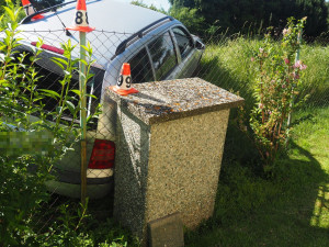 Opilý řidič Octavie v pondělí ráno kličkoval od plotu ke plotu. Nadýchal ještě skoro jedno a půl promile