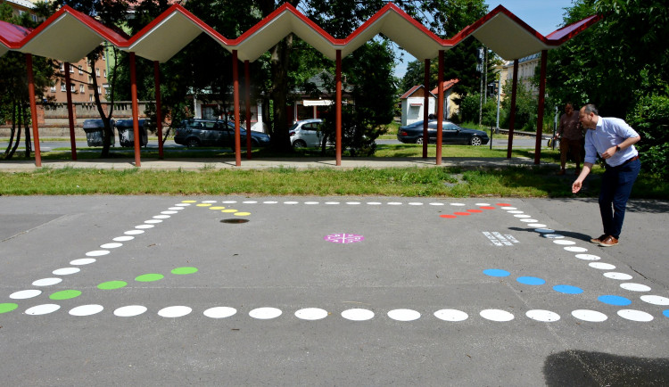 Staré hřiště na ulici Na Vozovce dostalo nové neobvyklé herní prvky