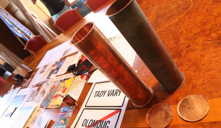 Co vzkazuje Olomouc budoucím generacím? Zastupitelé města naplnili speciální schránky