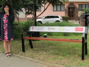 Olomoucké AGE Centrum instalovalo na Šibeníku vyvýšenou lavičku